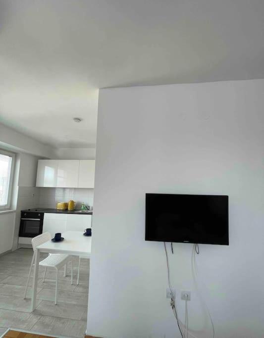 New Modern Rooftop Apartment-Free Private Parking Skopje Buitenkant foto