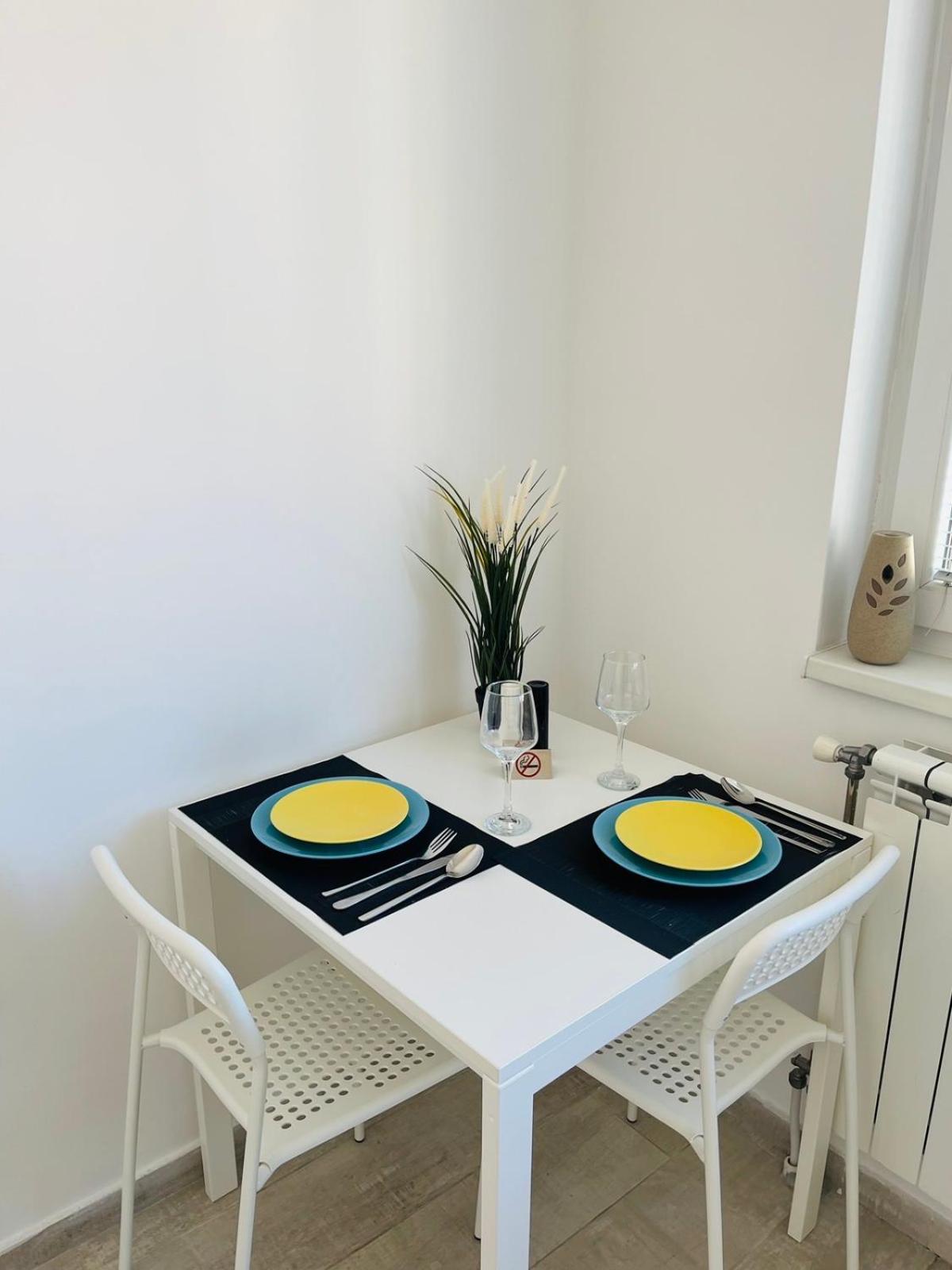 New Modern Rooftop Apartment-Free Private Parking Skopje Buitenkant foto